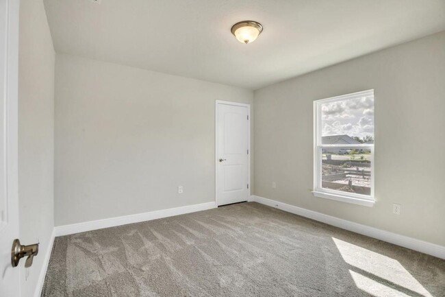 Building Photo - 3840 Redbud Wy