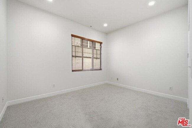 Building Photo - 10913 Whipple St