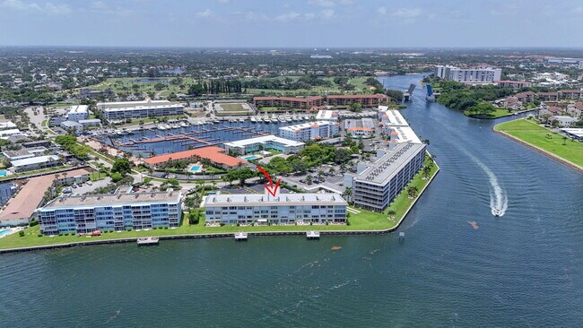Building Photo - 52 Yacht Club Dr