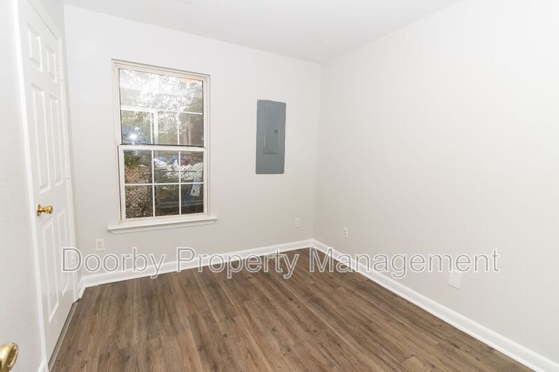 Building Photo - 1446 Bradt St