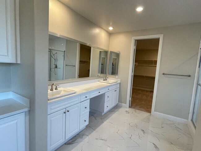 Building Photo - Stunning 4 bedroom home in Vista-With Solar!
