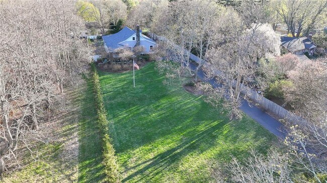Building Photo - 244 Kingstown Rd