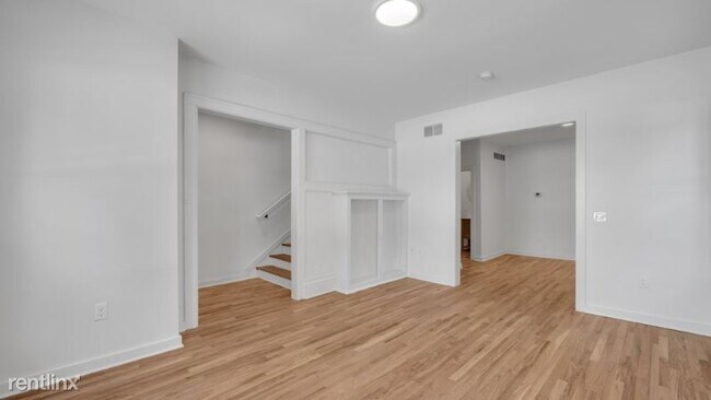 Building Photo - 3 br, 1.5 bath Townhome - 2111 Field H Unit H