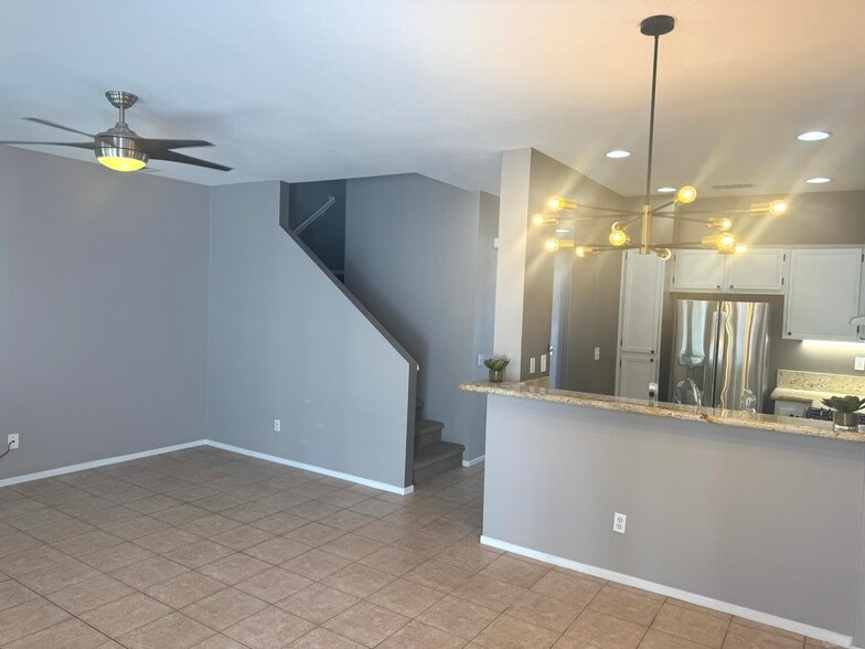 Building Photo - 1331 Statice Ct