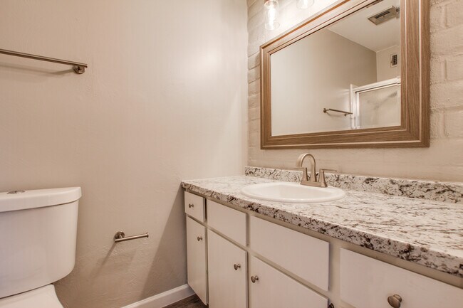 Building Photo - 3202 S Clinton Ave