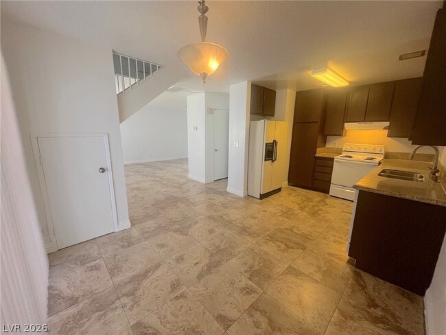 Building Photo - 6007 Bromley Ave