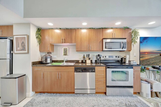 Building Photo - 111 E Flagler St