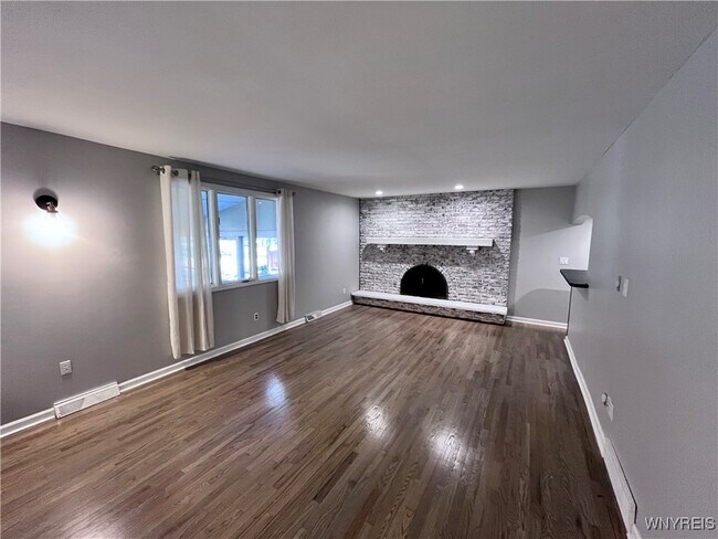 Building Photo - 306 Randwood Dr