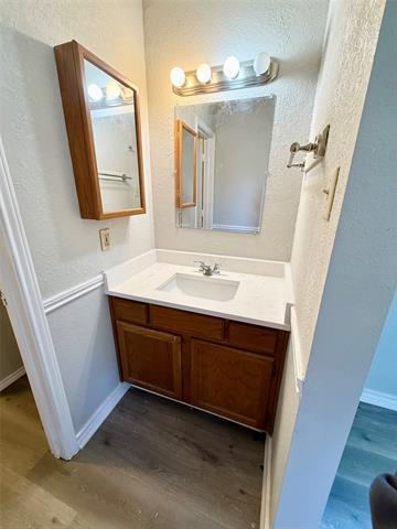 Building Photo - 516 Rita Ln