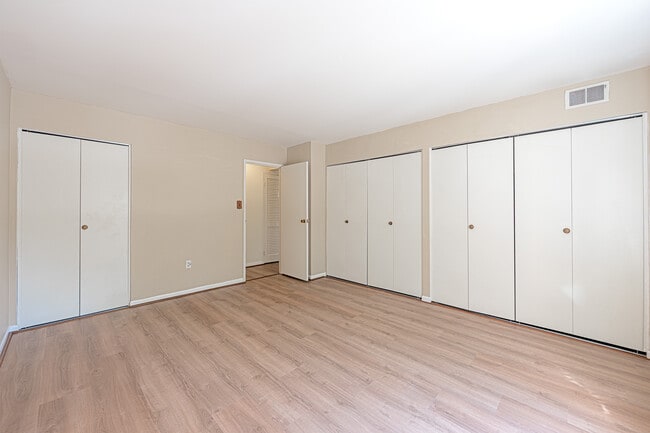 Building Photo - 9728 Kingsbridge Dr