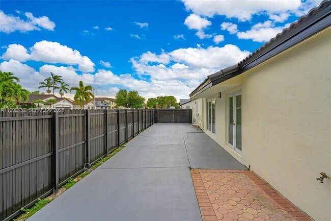 Building Photo - 803 NW 133rd Ct