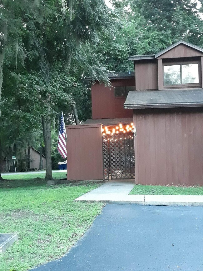 Courtyard enterance - 856 SW 57th Ter