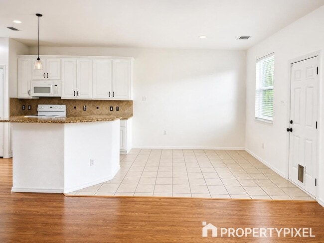Building Photo - 16659 Newglen Ln