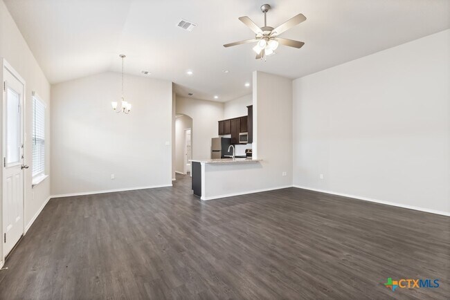 Building Photo - 636 Heathers Wy