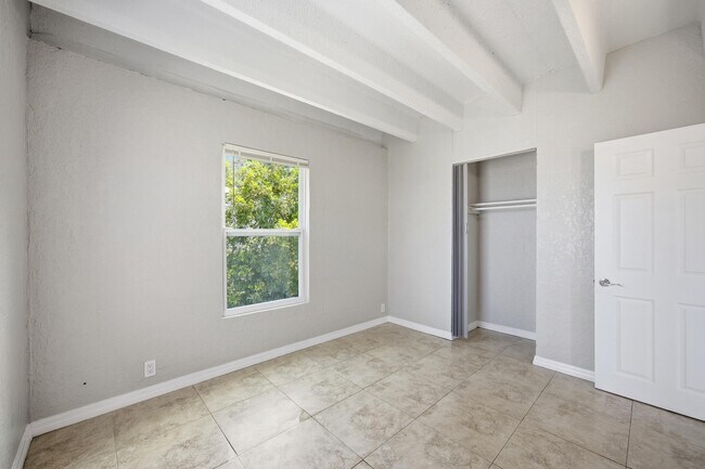Building Photo - 812 19th St