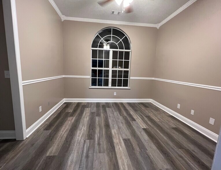 Building Photo - 112 Creekview Trl