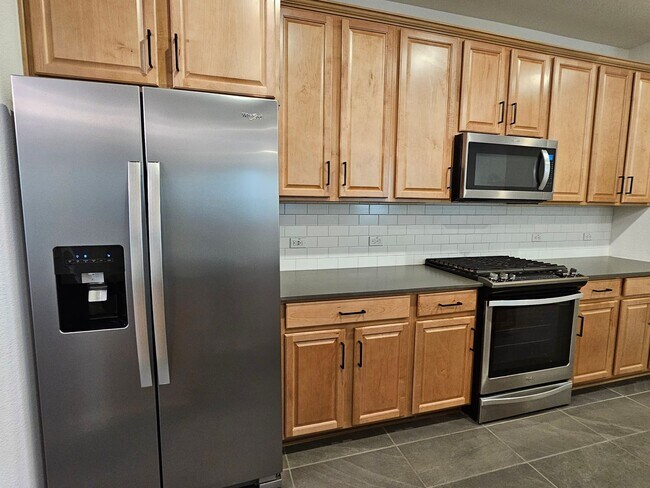 Building Photo - Beautiful 3 Bed / 3 Bath Home in North Lea...