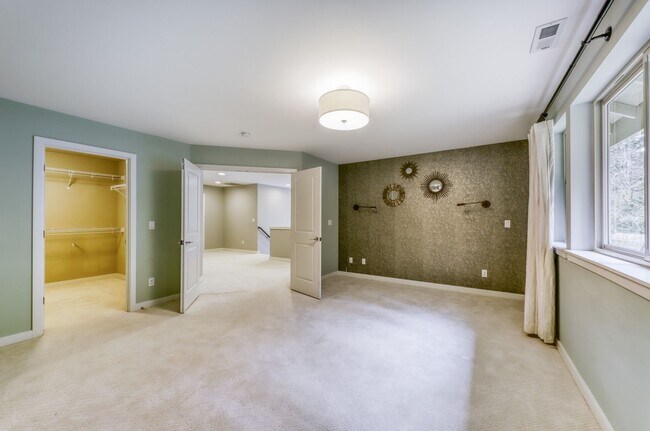 Building Photo - Gorgeous Large Home