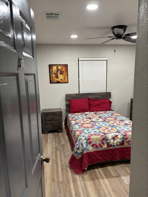 Building Photo - 143 Echols St