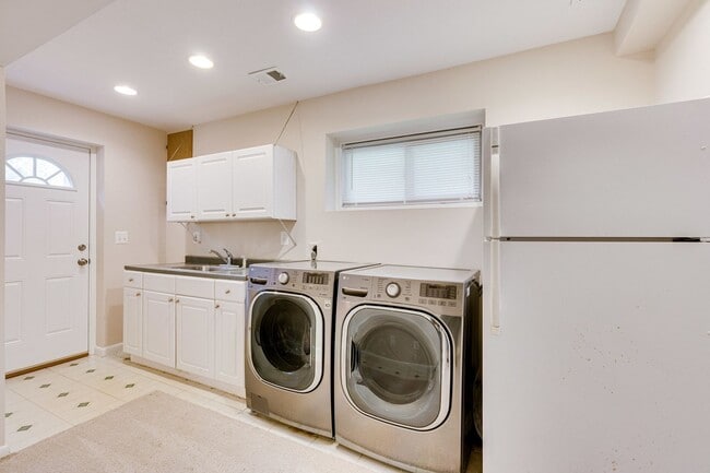 Building Photo - 4228 San Carlos Dr