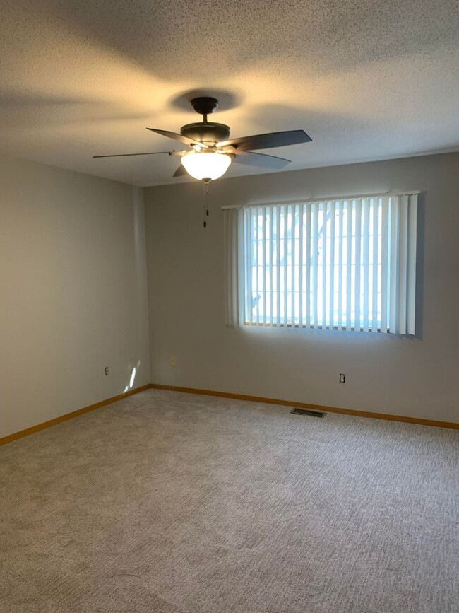 Building Photo - Prairie Mill Townhomes
