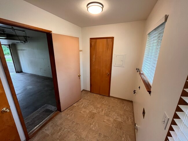 Building Photo - 8901 Lawndale Ave SW