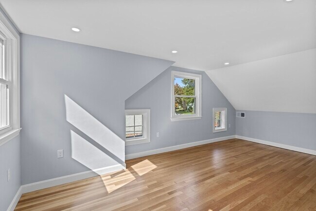 Building Photo - 108 Radcliffe Rd