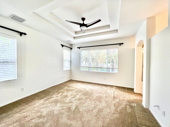 Building Photo - Beautiful 2Bd/2.5Ba with office located in...