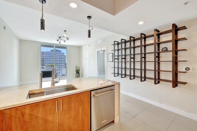 Building Photo - 315 NE 3rd Ave