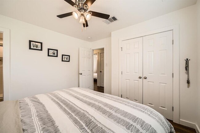 Building Photo - 9705 Oriole Dr