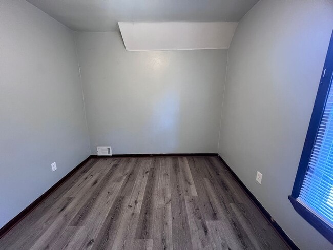 Building Photo - Three Bedroom on the NE Side of GR!