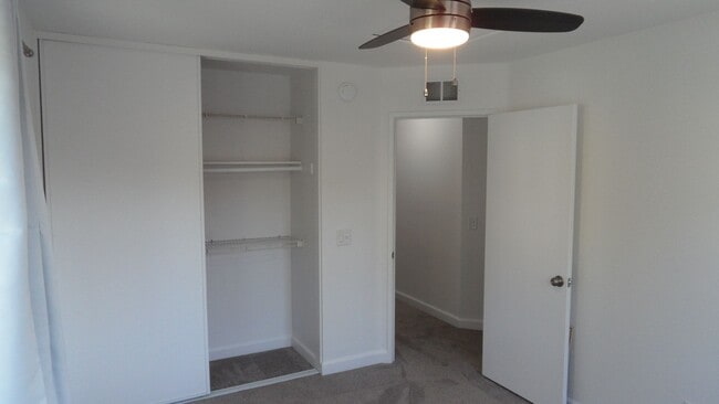 Building Photo - End-Unit 3BR 2.5BA Townhome w/ 2 Car Attached Garage