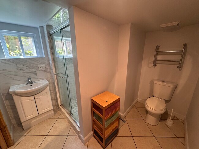 Building Photo - 546 Judson Ave