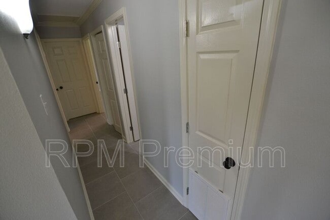 Building Photo - 1632 Mary Lou Dr