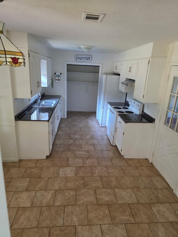 Building Photo - 4165 Brentwood St