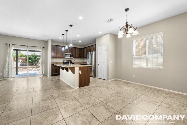 Building Photo - 1105 N Yucca Ave