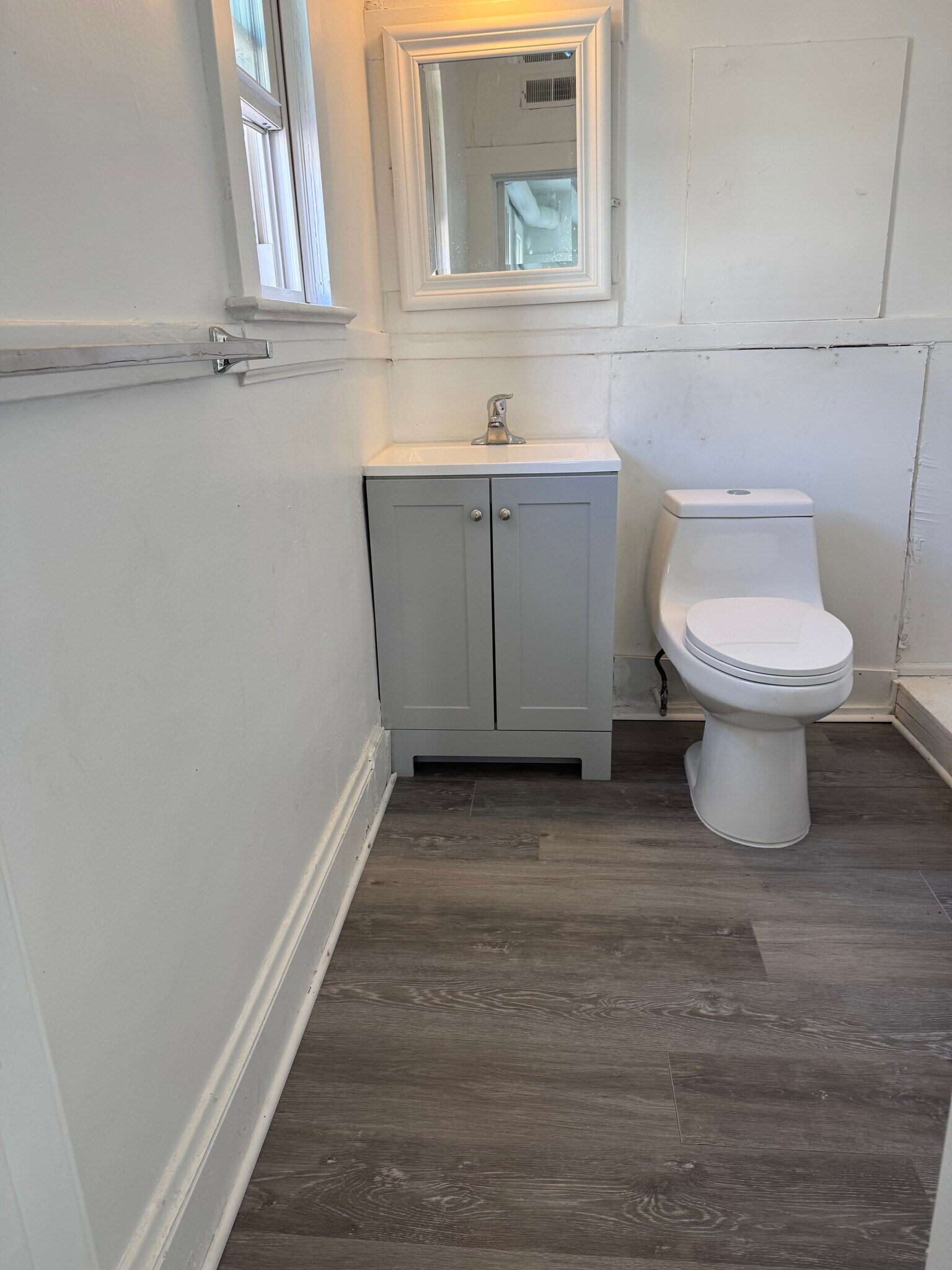 Bathroom - 1918 E 123rd St