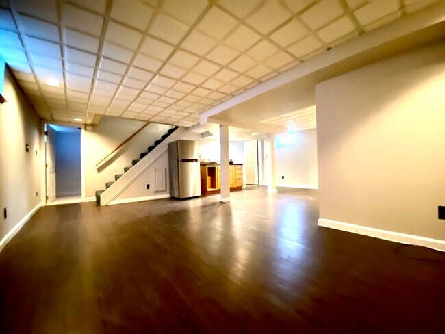 Building Photo - 2225 Hawthorne Ave