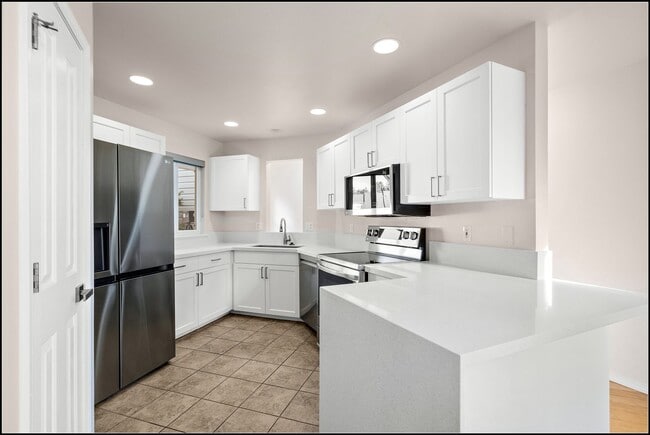 Building Photo - 5541 S Adonis Pl