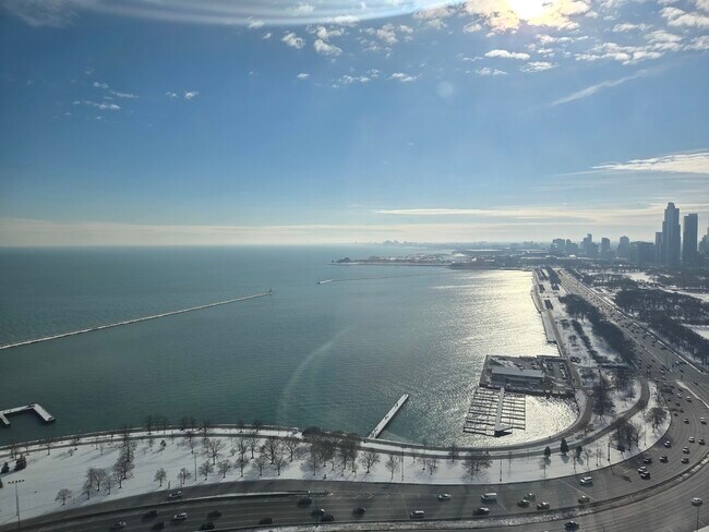 Building Photo - 400 E Randolph St