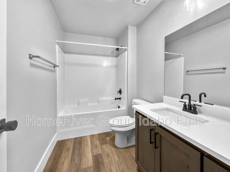 Building Photo - 2930 Sunburst Dr