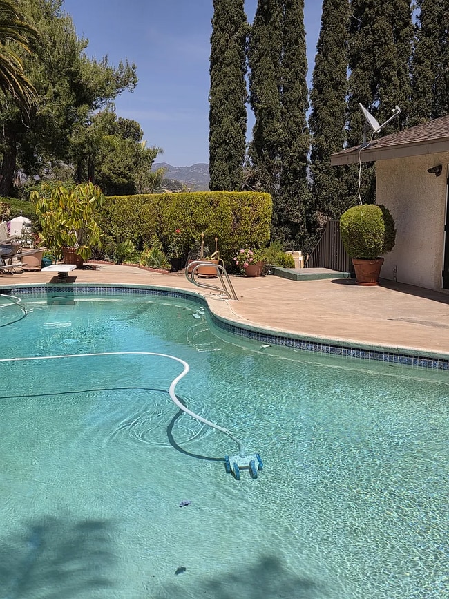 Building Photo - 2940 Sunset Hills