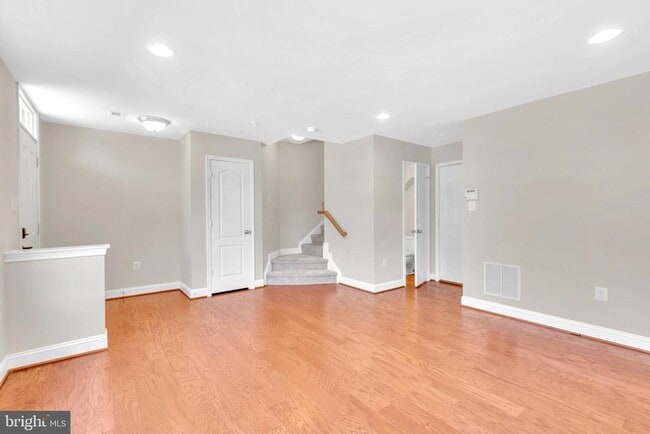 Building Photo - 617 S Cherry Grove Ave