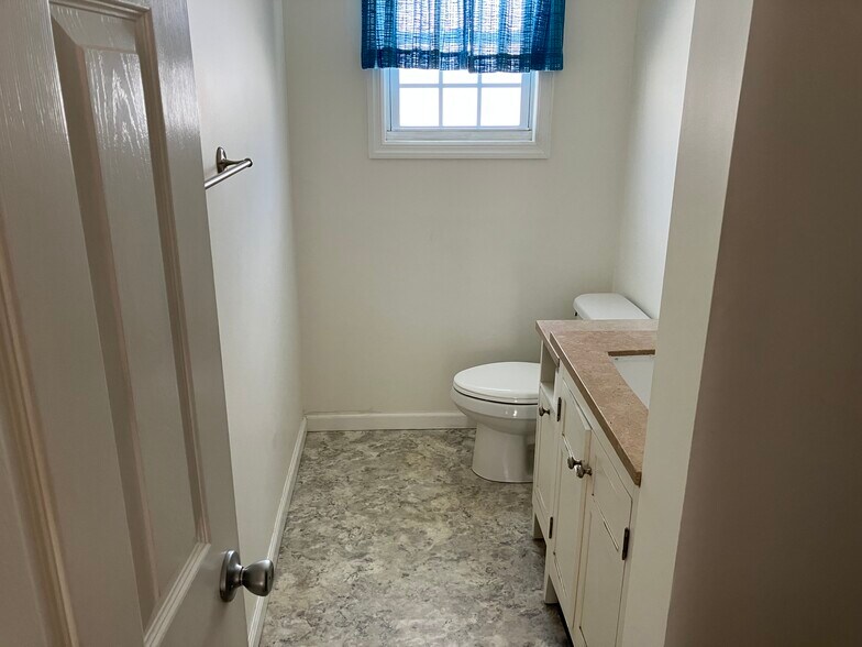 Building Photo - 1922 Baltimore Ave