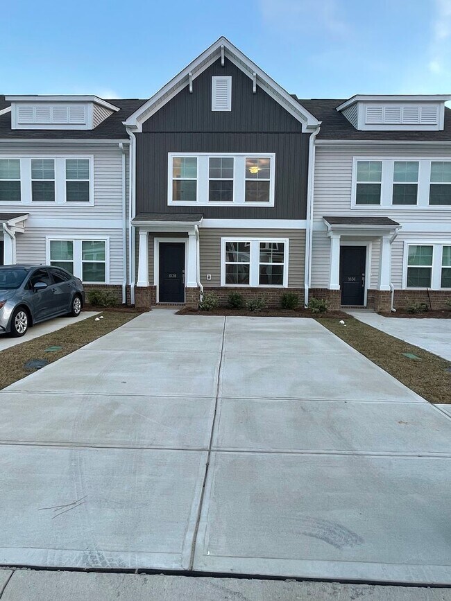 Building Photo - MOVE IN SPECIAL!!! Fabulous New Townhouse in Columbia SC!