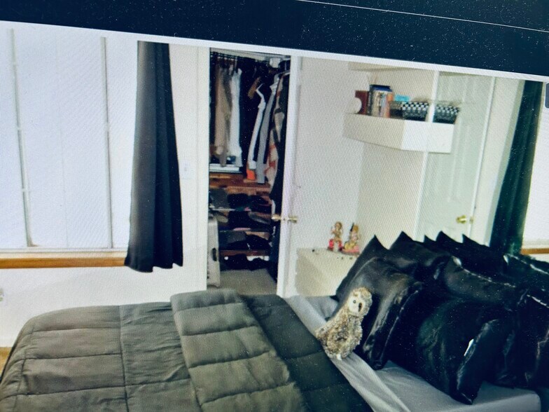 Large bedroom - 6036 Gunbarrel Ave