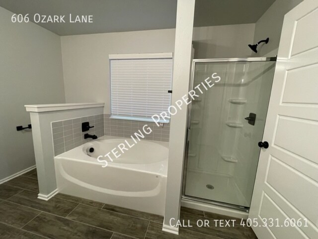 Building Photo - 606 Ozark Ln