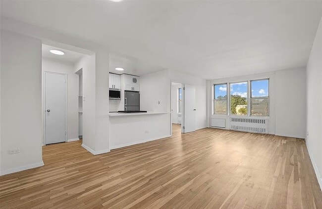 Building Photo - 5425 Valles Ave