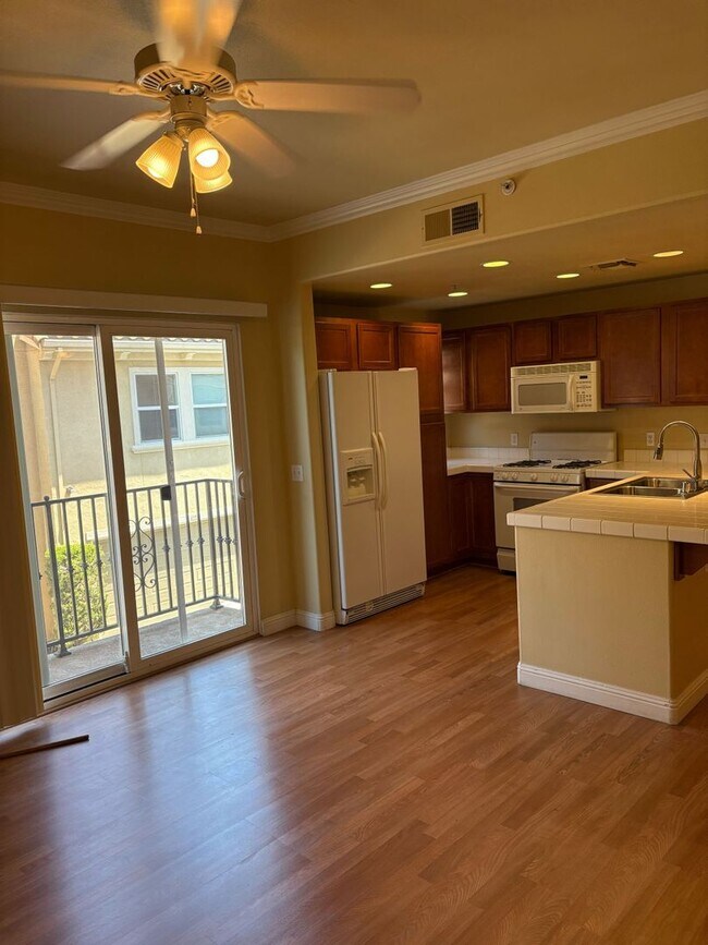 Building Photo - Upscale Living in Westlake Villas – Minute...