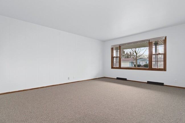 Building Photo - 8718 Westbrook Dr